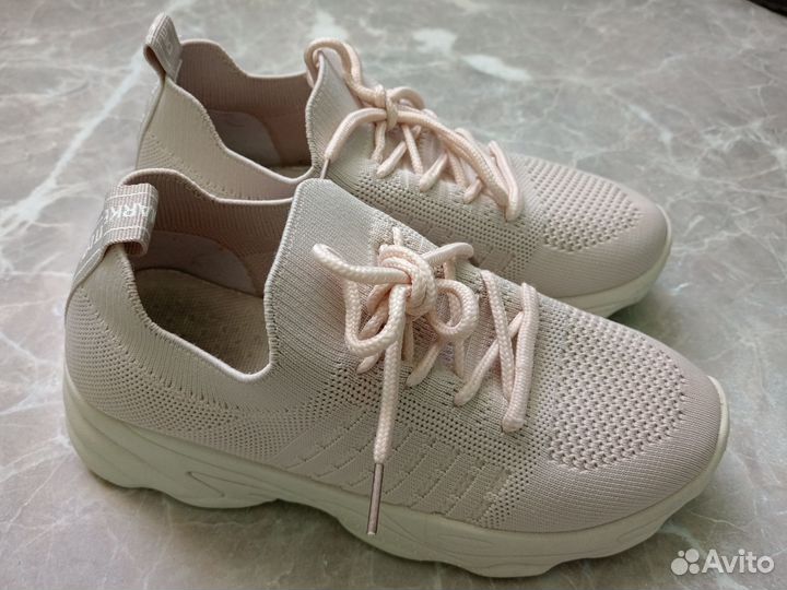 Кроссовки женские 36 размер