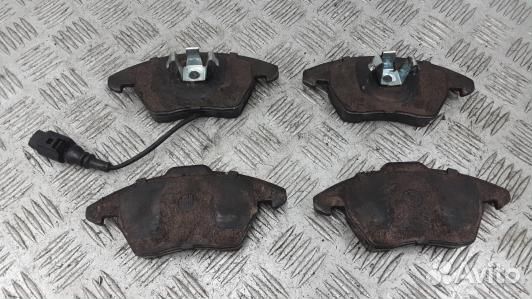 Тормозные колодки передние левые volkswagen tiguan