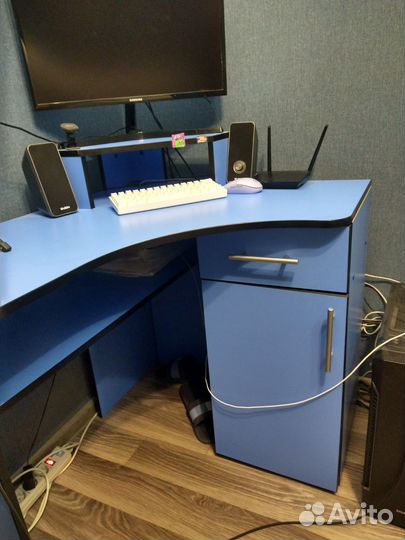 Компьютерный стол угловой