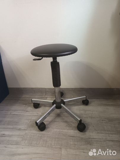 Табурет для педикюра