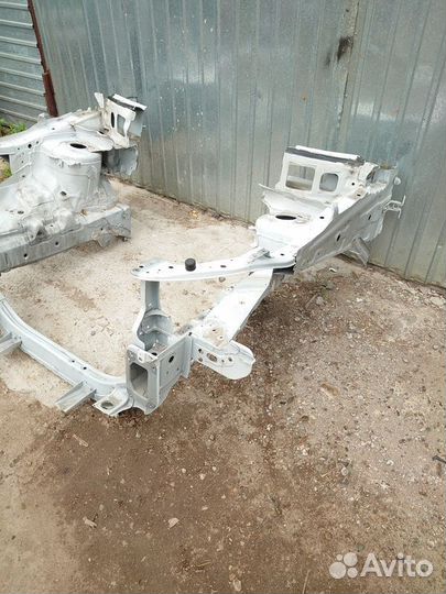 Передняя часть кузова Mitsubishi Outlander