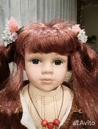 Кукла фарфоровая 42 см