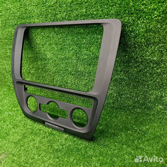 Рамка магнитолы Volkswagen Jetta 6 2012 5C6858071B