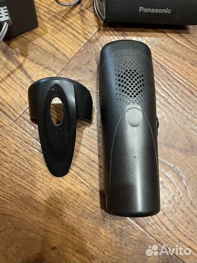 Телефон Panasonic с зарядкой