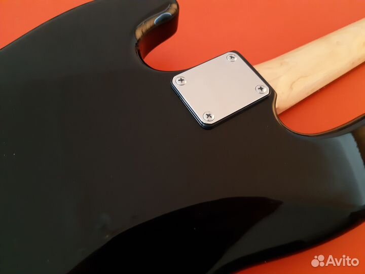 Бас гитара Новая