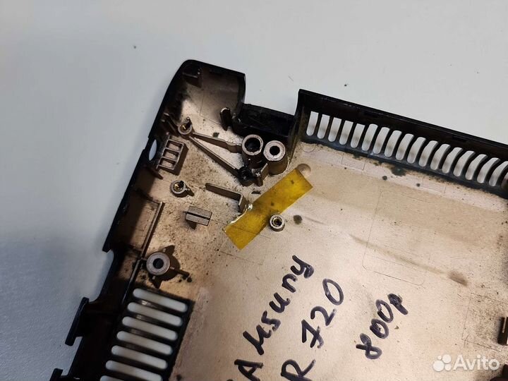 Нижняя часть корпуса, поддон ноутбука Samsung R720