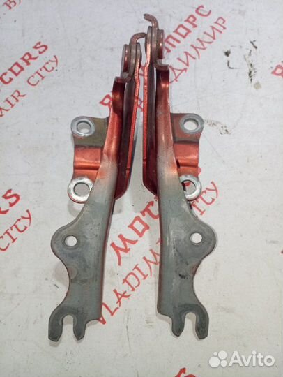 Петля капота передняя Mazda 2 ZJ 2010