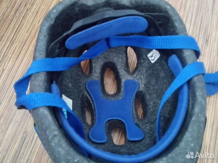 Велошлем и игрушка