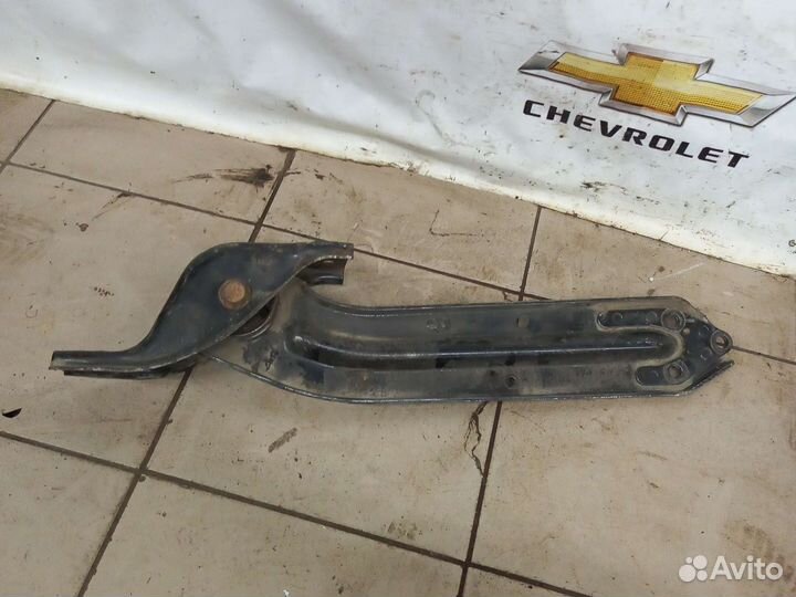 Задний правый продольный рычаг Каптива С100 Антара