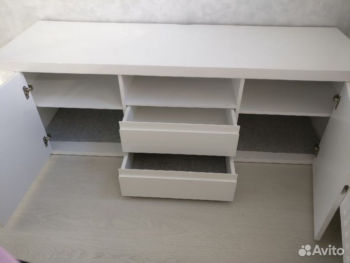 Тумба под телевизор белая глянцевая