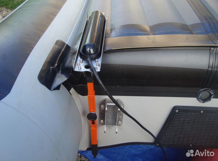 Крепление c пластиной для датчика эхолота