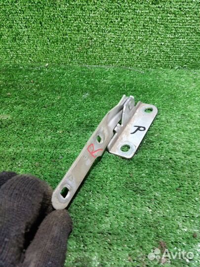 Петля капота правая Renault Logan