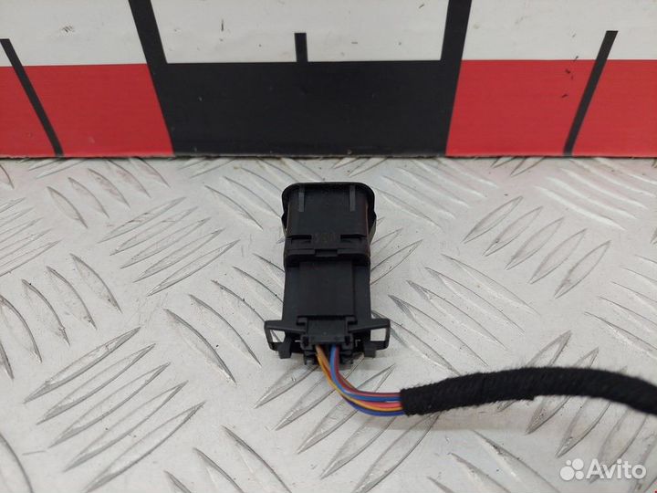 Кнопка открывания люка Volkswagen Golf 3 2000