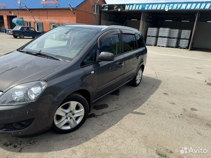 Opel zafira модель