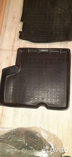 Автомобильные коврики резиновые
