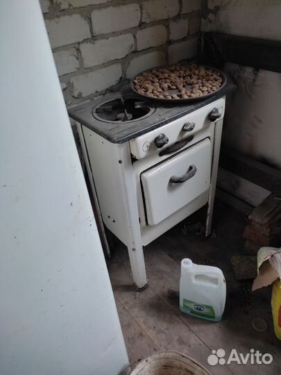 Пропановые баллоны, плита под балонный газ