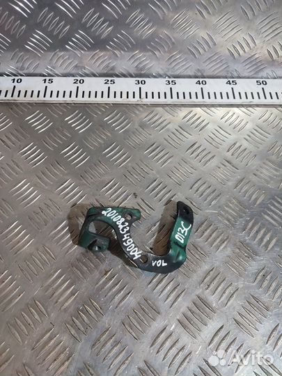 Кронштейн трубки компрессора Volvo 22161232