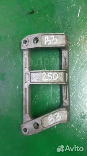 Кронштейн впускного коллектора Mazda Demio DW3W