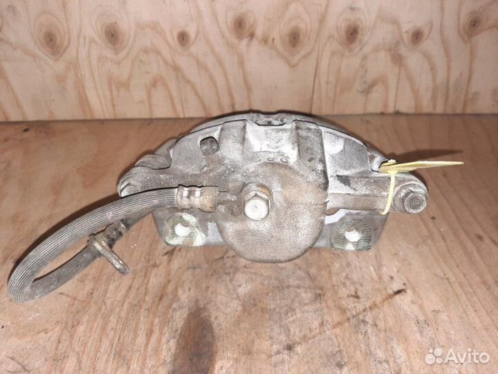 Суппорт передний левый Honda Stepwgn RF2 B20B 2000