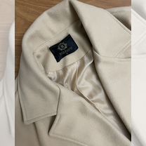 Женское бежевое пальто