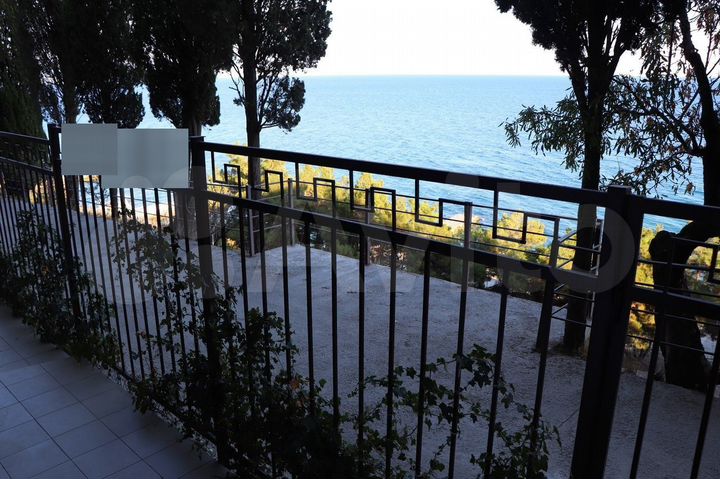 Комната 27 м² в > 9-к., 4/4 эт.