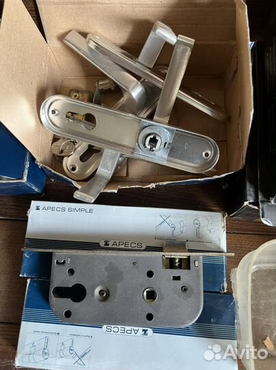 Замок цилиндрический личинка