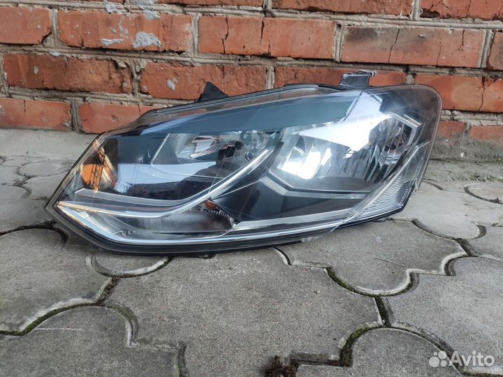 Передняя левая фара Фольксваген Поло 2020