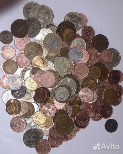210 монет и 11 банкнот СССР