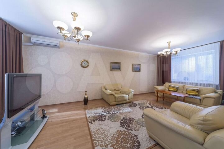 Дом 272 м² на участке 2,8 сот.