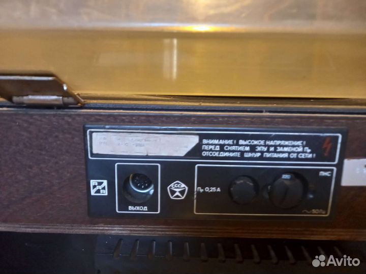 Проигрыватель винила мелодия стерео