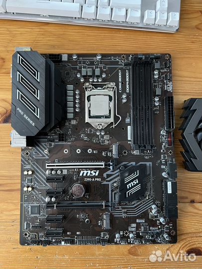 Материнская плата с процессором и видеокартой