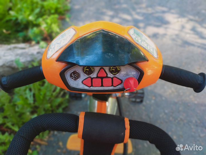 Трехколесный велосипед