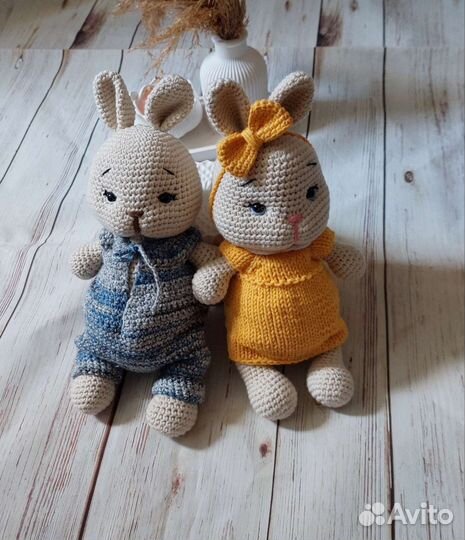 Вязаные игрушки зайки