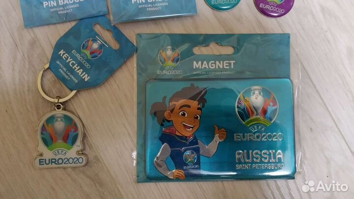 Брелки, значки и магнит футбол euro 2020