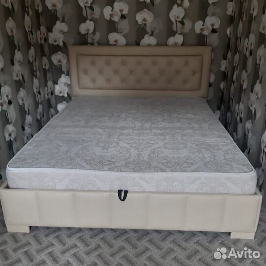 Кровать с подъемным механизмом 180х200