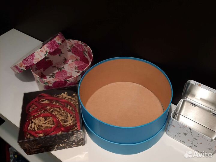 Подарочные пакеты и коробки