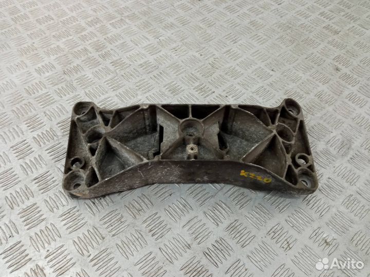 Кронштейн коробки (балка кпп) BMW 5 F10/F11/GT F07