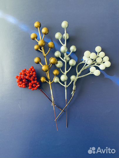 Искусственные ветки еловые, ягоды, декор новый год