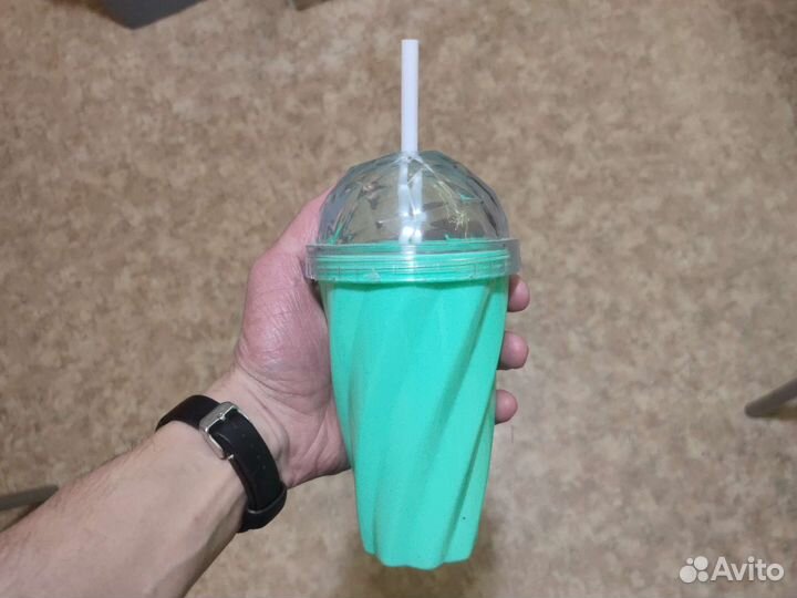 Бутылки, стаканы для воды