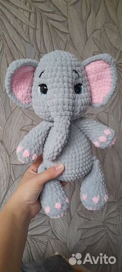 Вязаный плюшевый Слоник