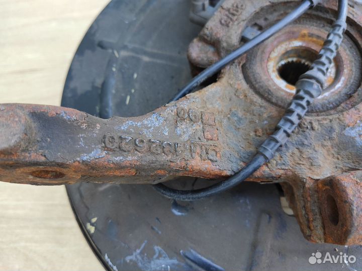 Кулак поворотный правый левый на Opel Meriva B