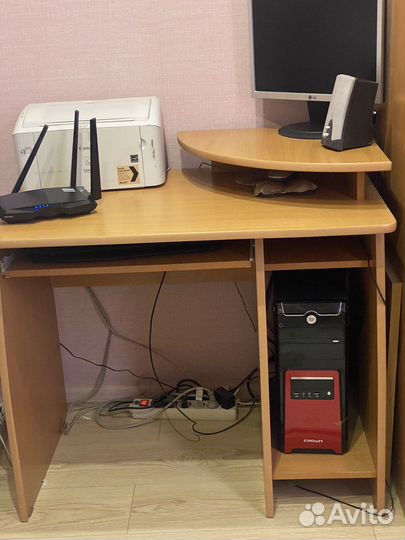 Компьютерный стол