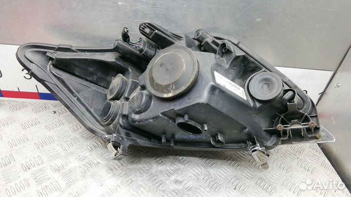 Фара Ford Kuga (2008-2012)