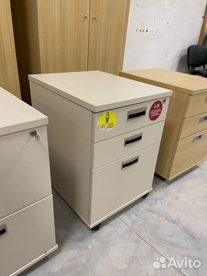 Тумбочка с ящиками