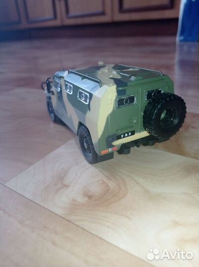 Модель 1:43 Газ 233036