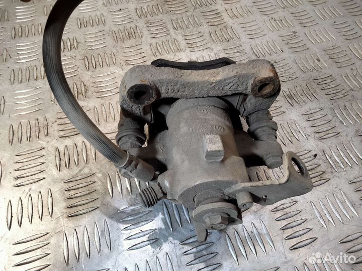 Задний левый суппорт Golf 4