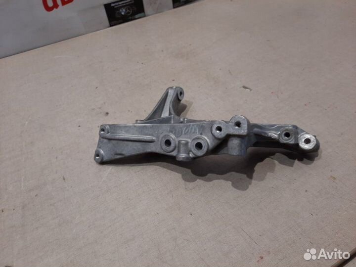 Кронштейн Mercedes C180 C204 271.820 2012