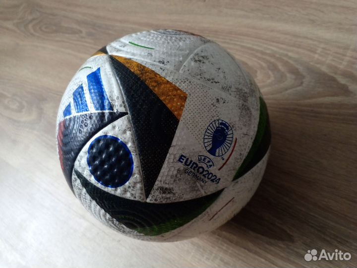 Футбольный мяч