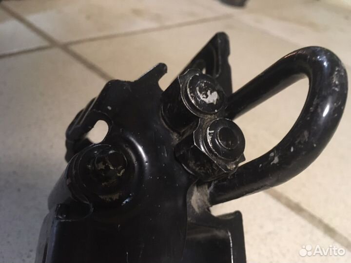 Петля нижняя передней правой двери Ауди 100/A6/S6