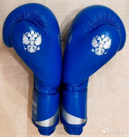 Боксерские перчатки 10 oz clinch